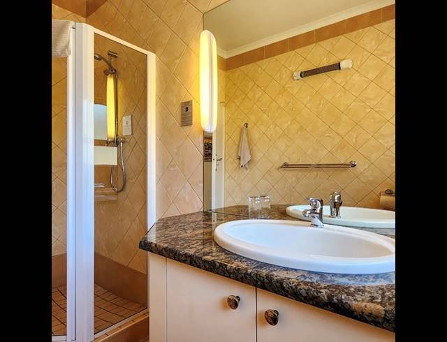 9 BEDROOM BED & BREAKFAST FOR SALE IN MILNERTON CENTRAL